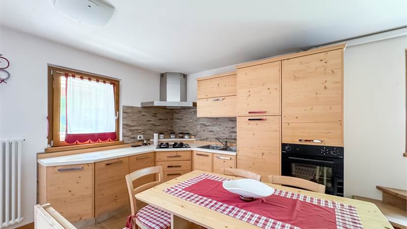 Trilocale da manuale: due camere, terrazza, box, cantina