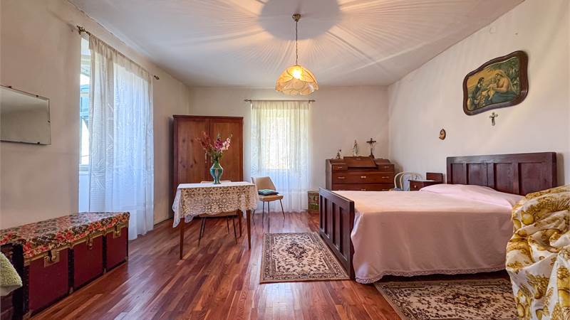 Appartamento con potenziale in edificio storico a Carciato