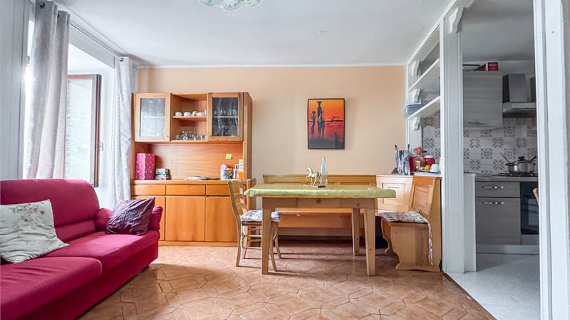 Terracielo storico in piazza centrale a Caldes