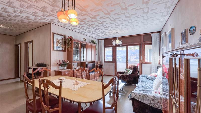 Ampio attico con doppio balcone a Malé