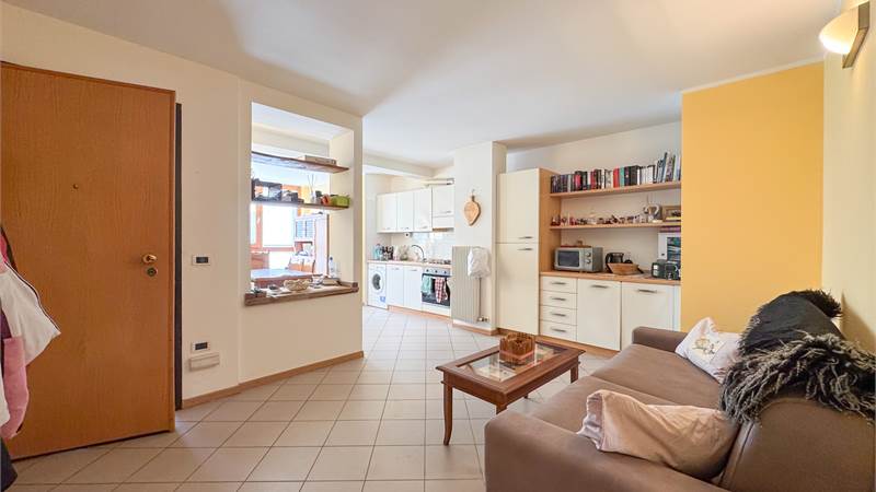 Sole e vista a Malé: ampio bilocale