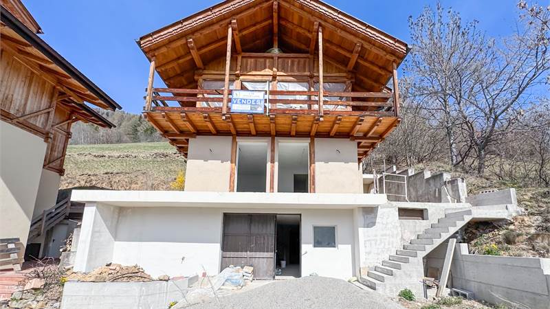 Maso indipendente con vista, box e giardino