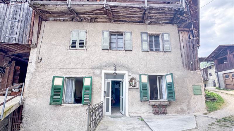 Terra cielo con appartamento e potenzialità