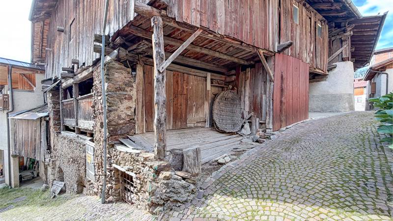 Antico rustico da ristrutturare a Bolentina